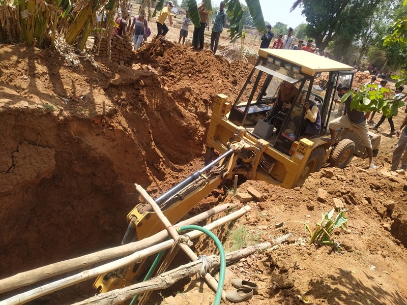 SHAHDOL : कुआं धसकने से तीन लोग दबे, बचाव जारी